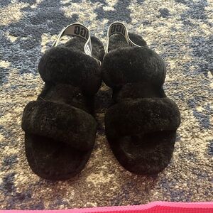Black fluff yeah Ugg slides